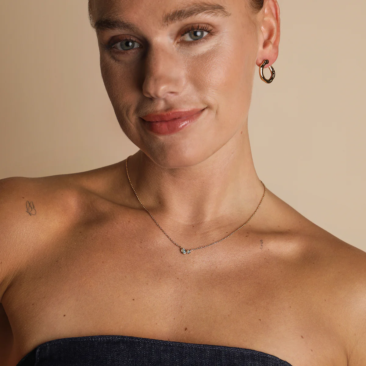 Opal Bezel Pendant Necklace in Gold - Image 2