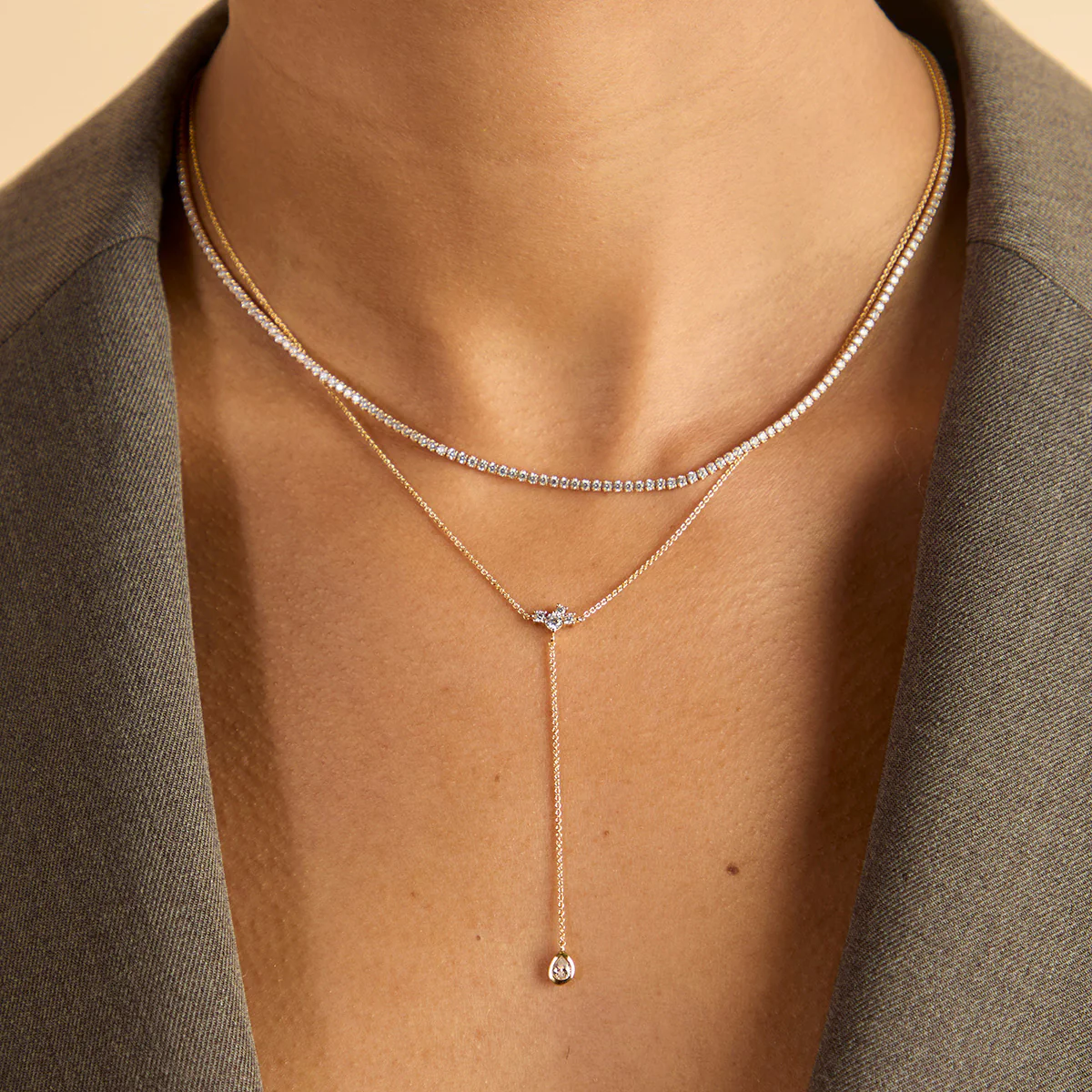 Pear Bezel Lariat Necklace in Gold - Image 3
