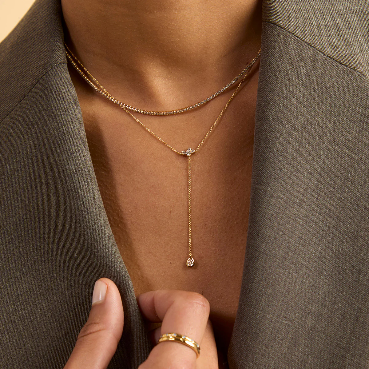 Pear Bezel Lariat Necklace in Gold - Image 4