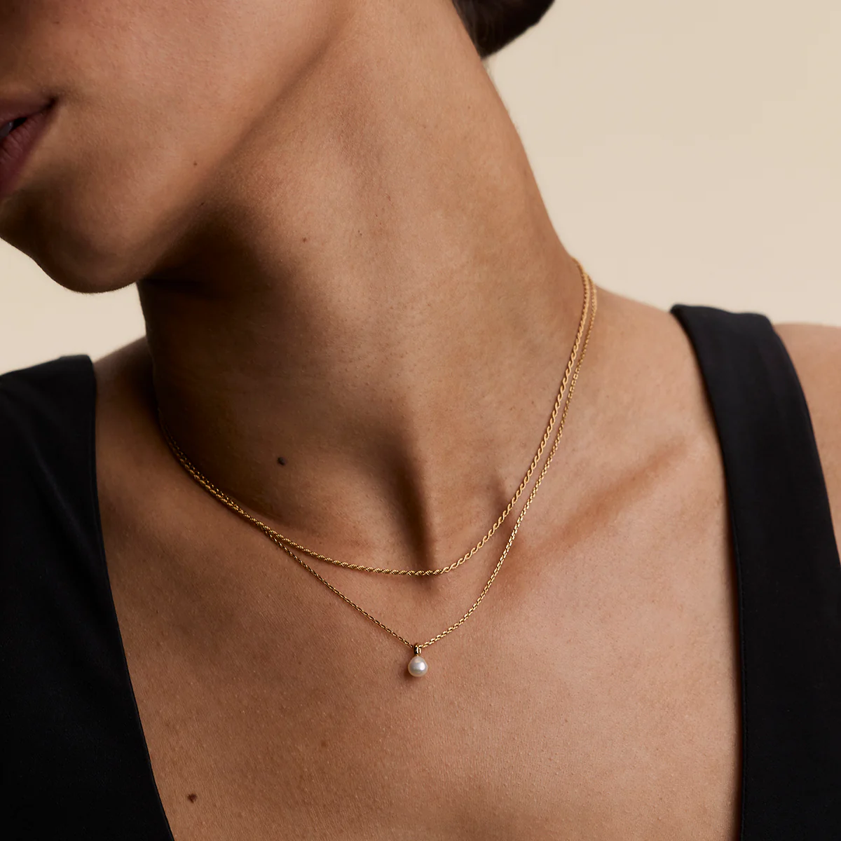 Pearl Pendant Necklace in Gold - Image 3