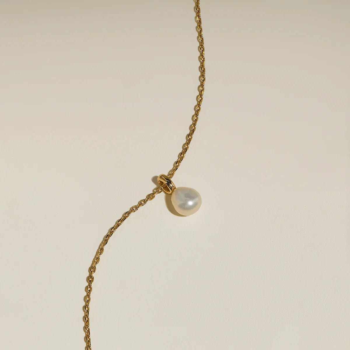 Pearl Pendant Necklace in Gold - Image 5