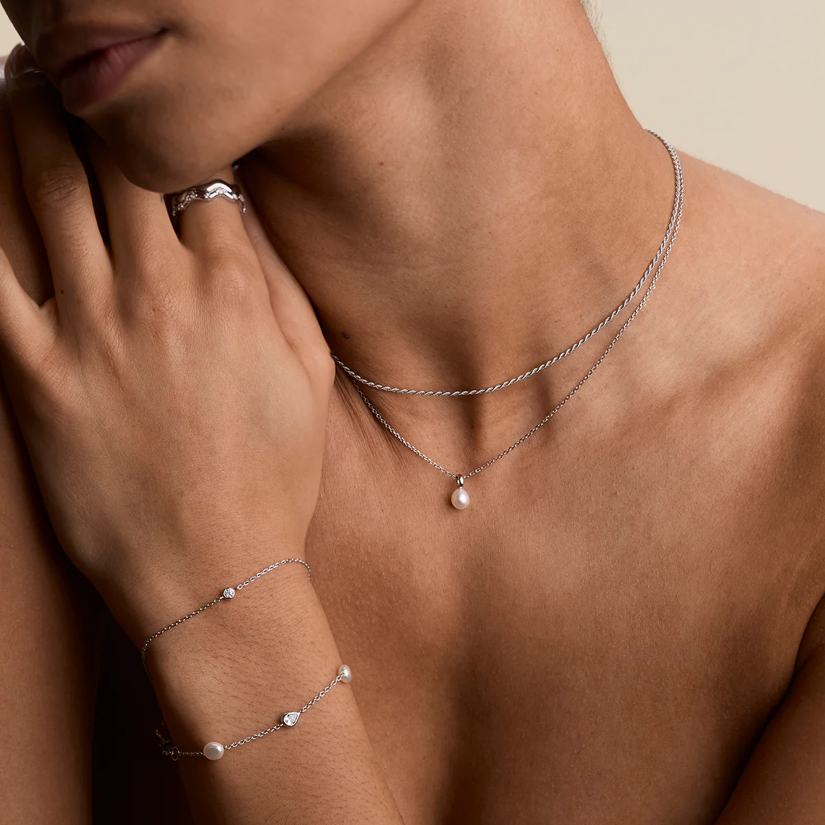 Pearl Pendant Necklace in Silver - Image 3
