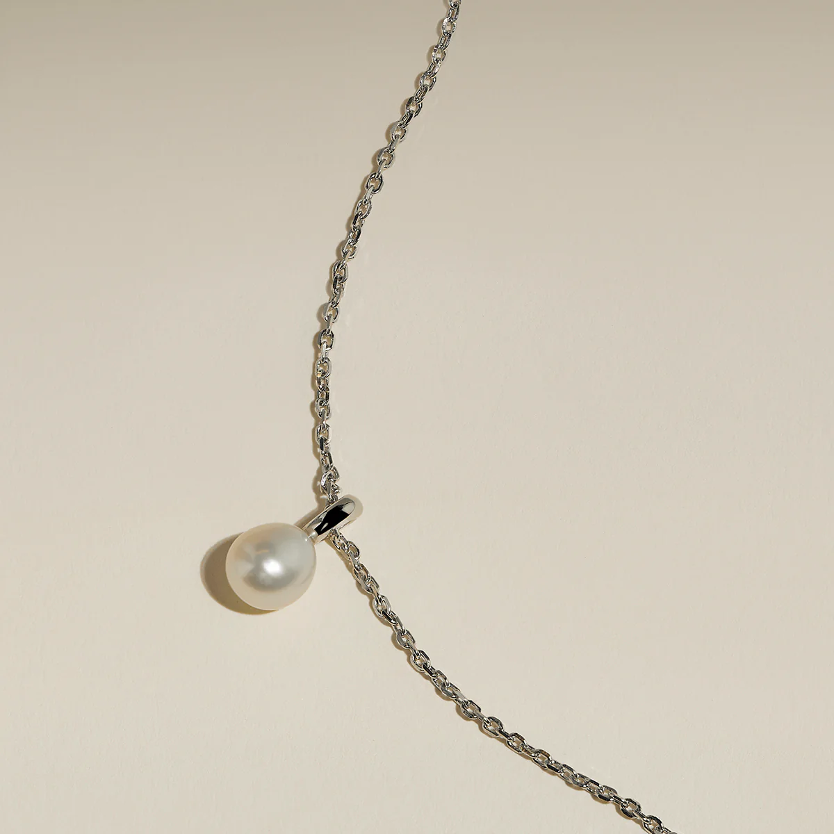 Pearl Pendant Necklace in Silver - Image 4