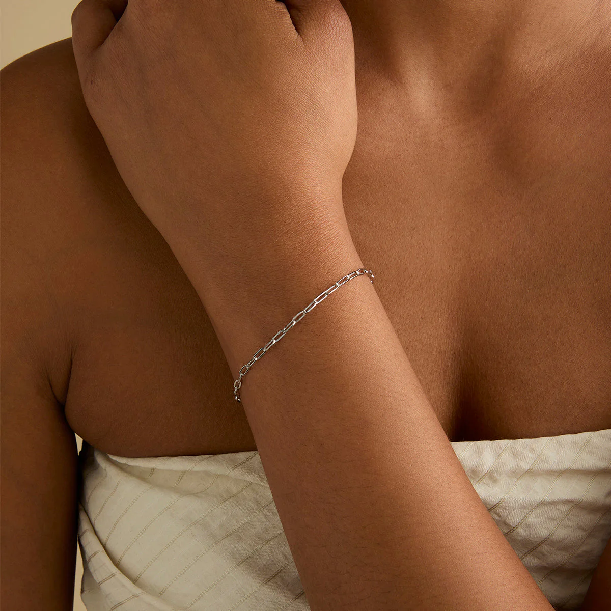 Piccadilly Story Chain Bracelet in Solid White Gold - Image 2