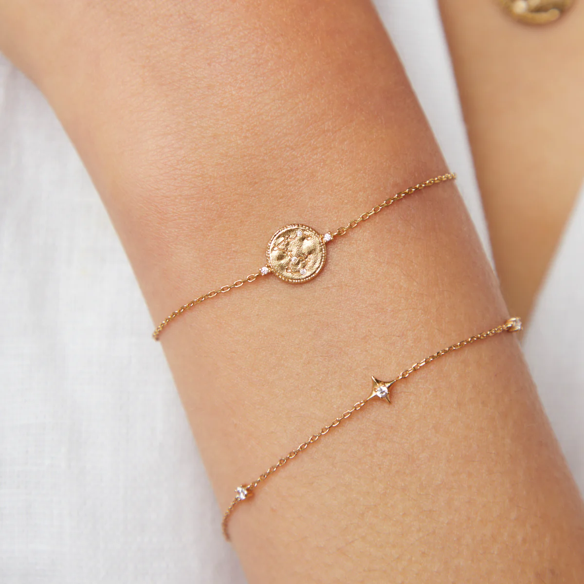Pisces Zodiac Bracelet in Gold - Image 3