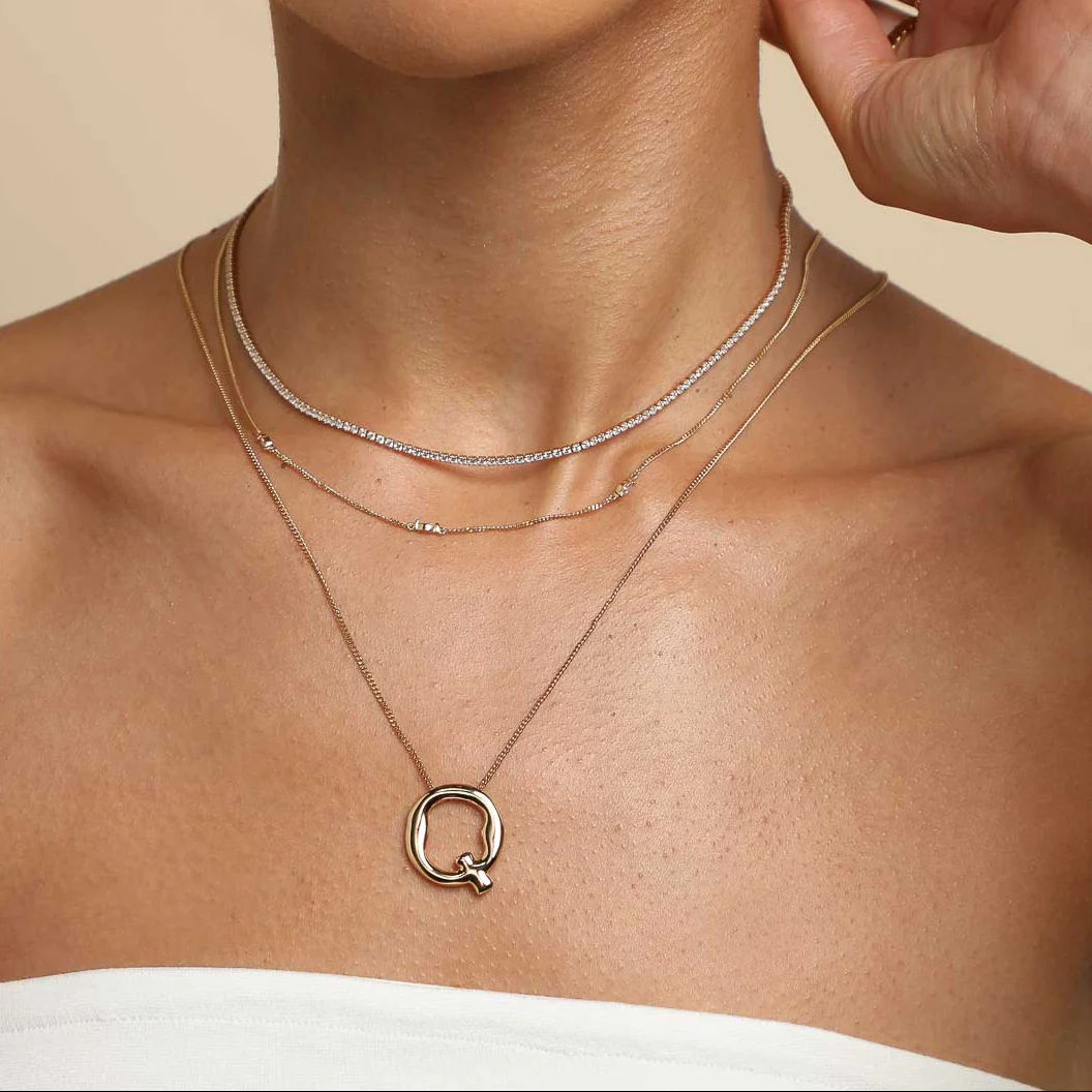 Q Initial Bold Pendant Necklace in Gold - Image 3