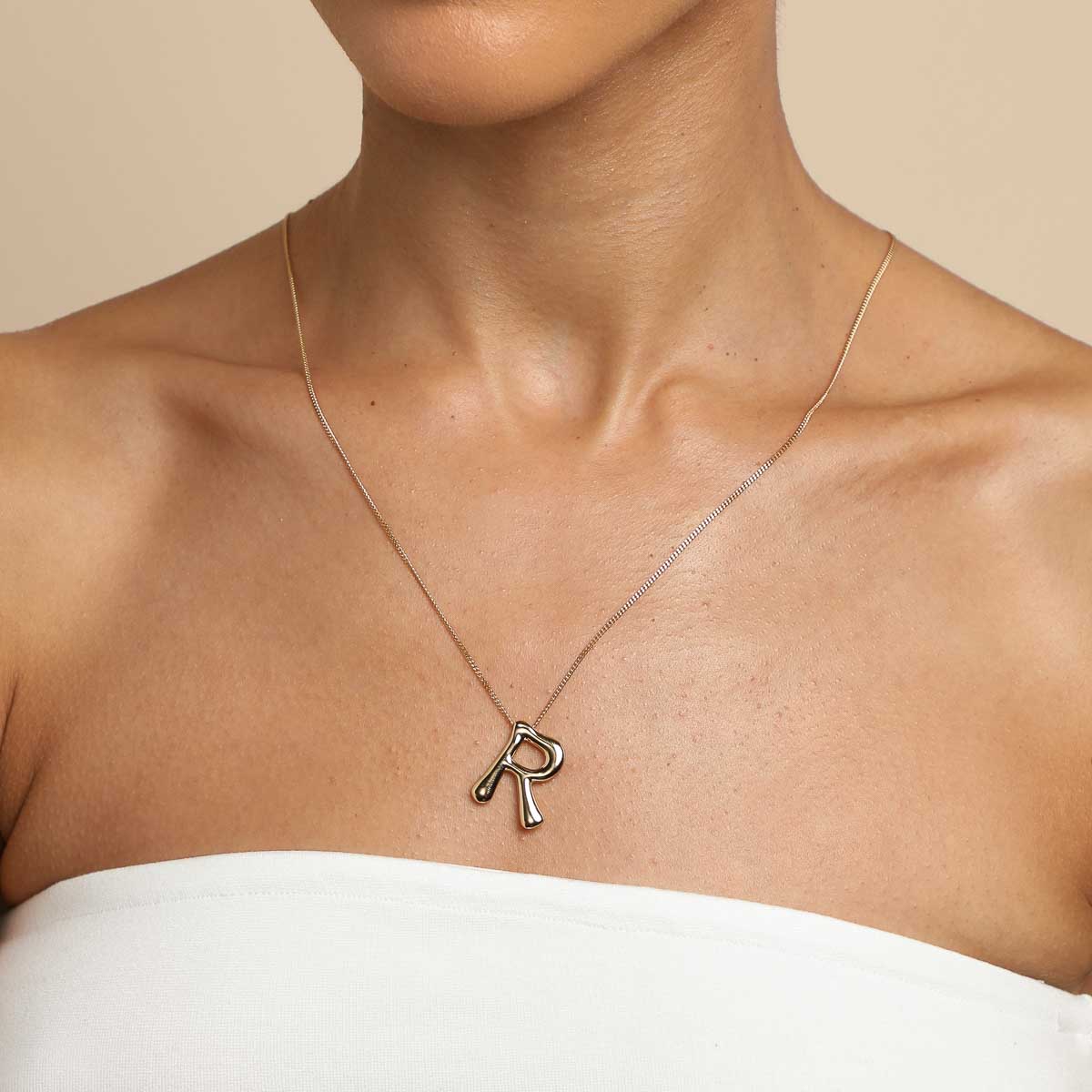 R Initial Bold Pendant Necklace in Gold - Image 2