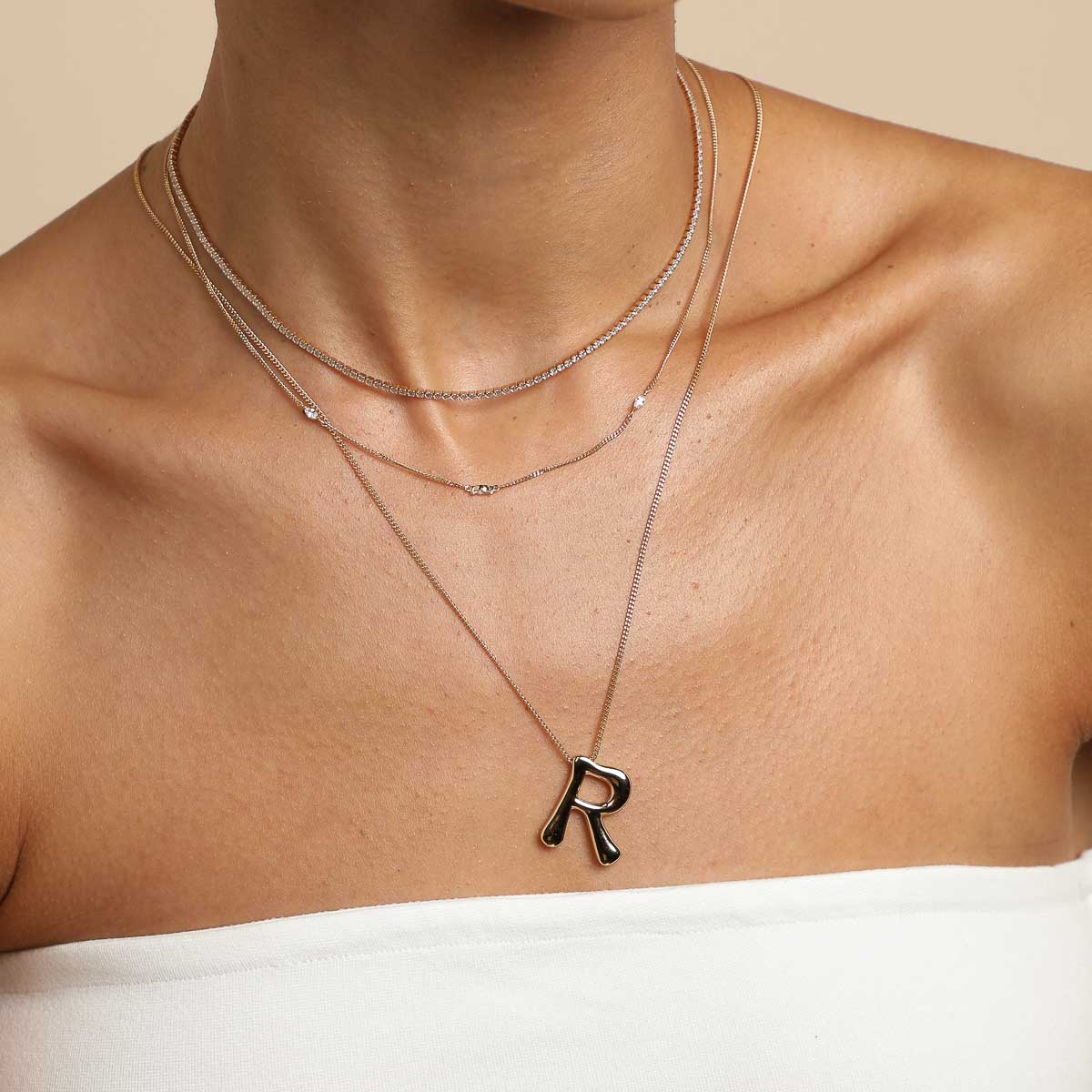 R Initial Bold Pendant Necklace in Gold - Image 3