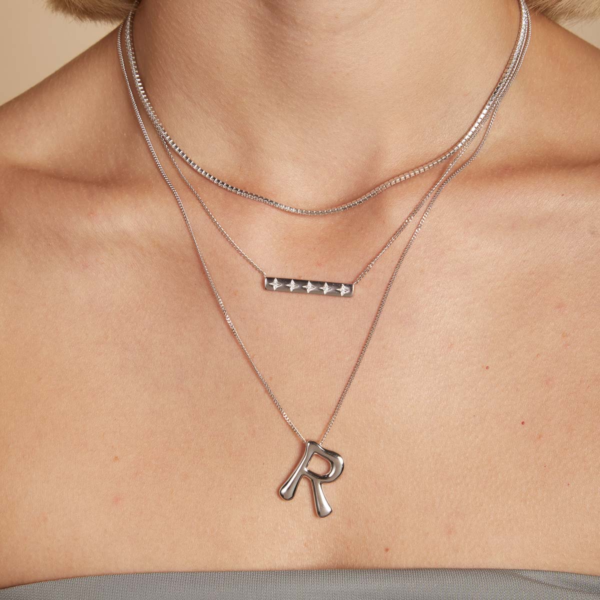 R Initial Bold Pendant Necklace in Silver - Image 3