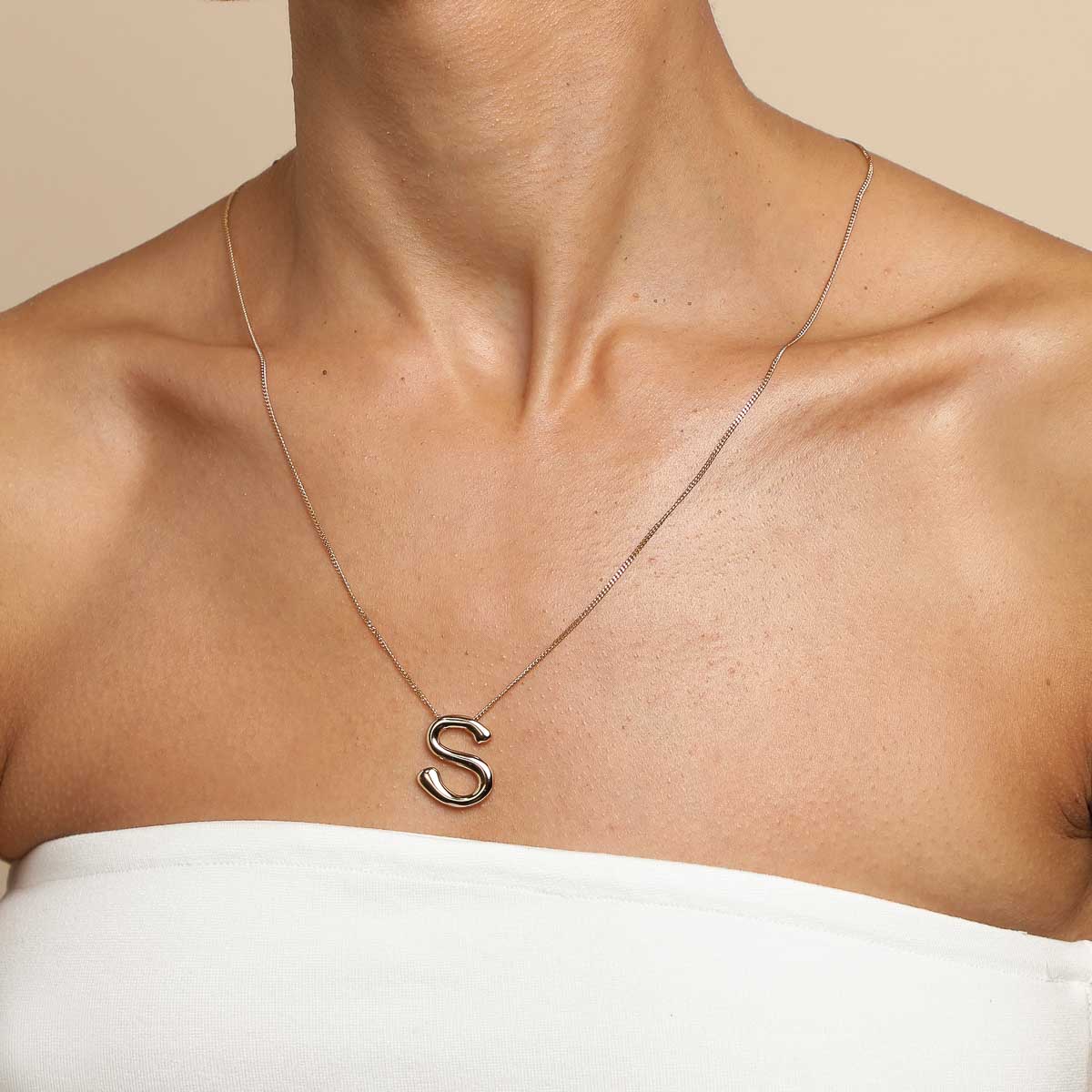 S Initial Bold Pendant Necklace in Gold - Image 2