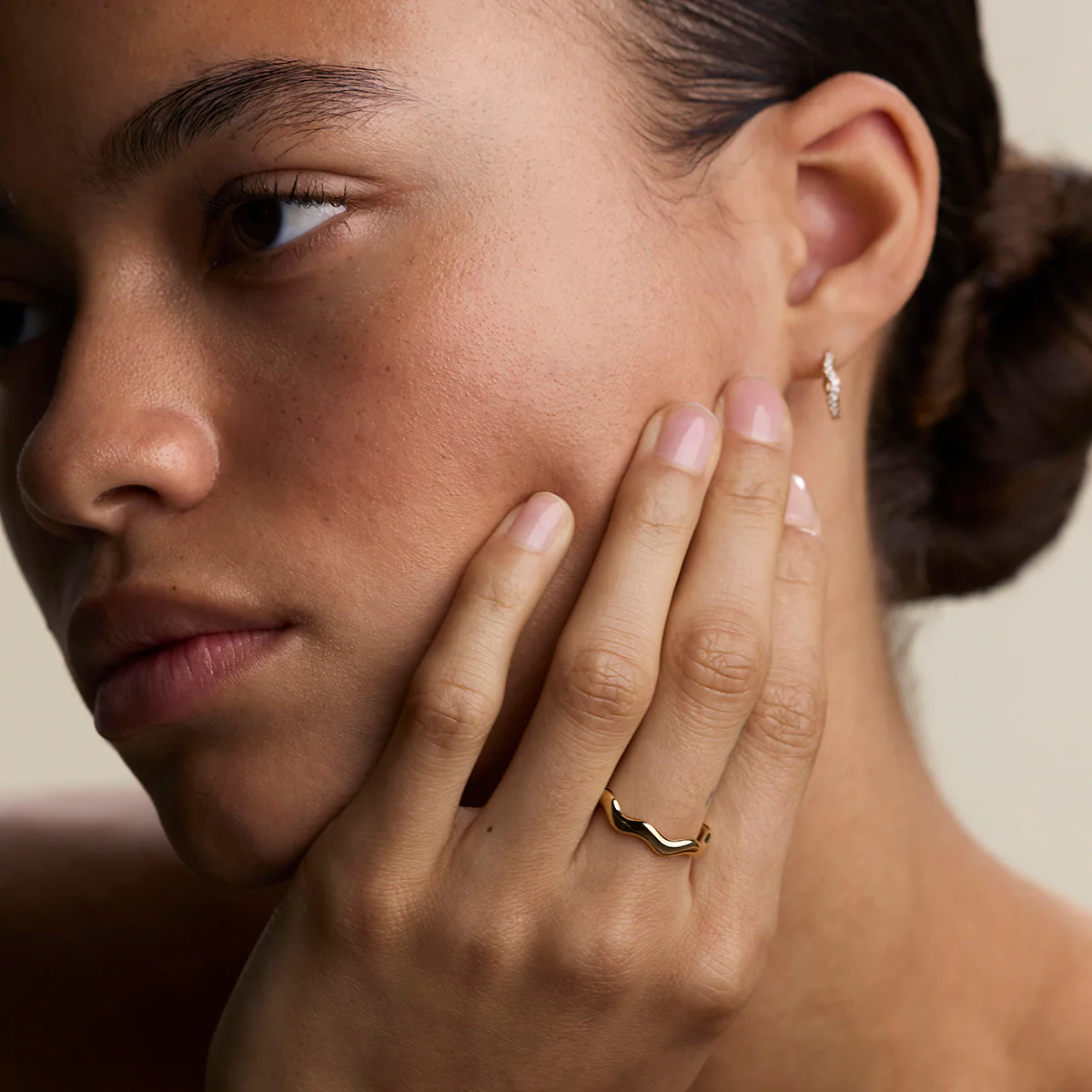Scalloped Band Ring in Gold - Image 5