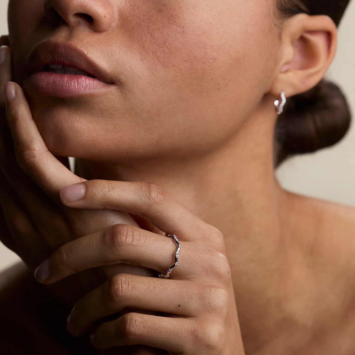 Scalloped Crystal Band Ring in Silver - Image 5
