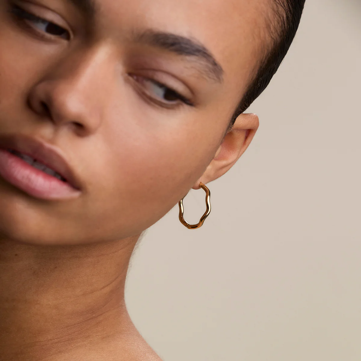 Scalloped Large Hoops in Gold - Image 5