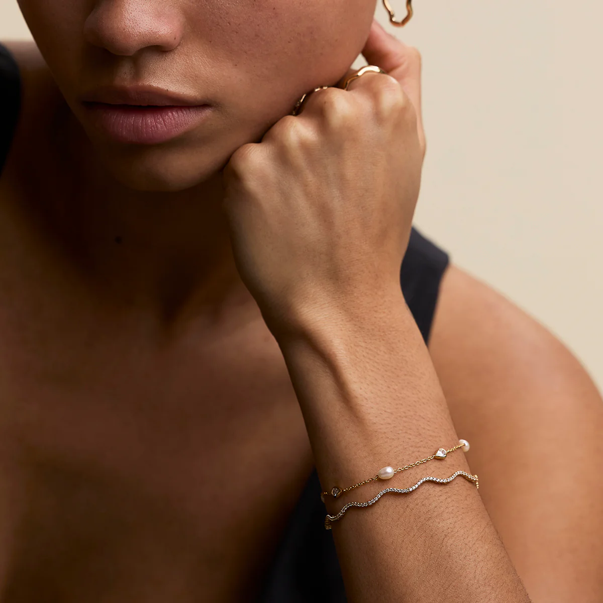 Scalloped Tennis Chain Bracelet in Gold - Image 3