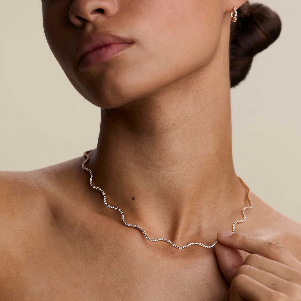 Scalloped Tennis Chain Necklace in Gold - Image 2