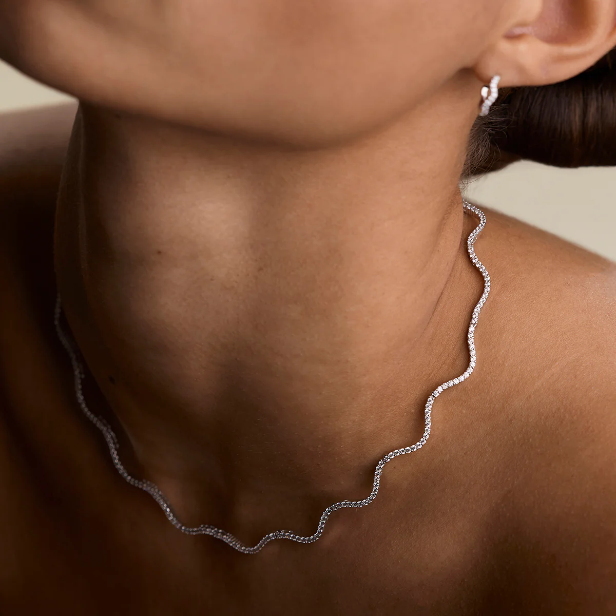 Scalloped Tennis Chain Necklace in Gold - Image 3