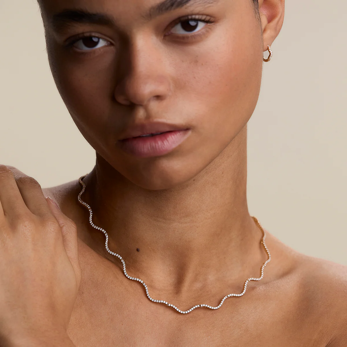 Scalloped Tennis Chain Necklace in Gold - Image 6