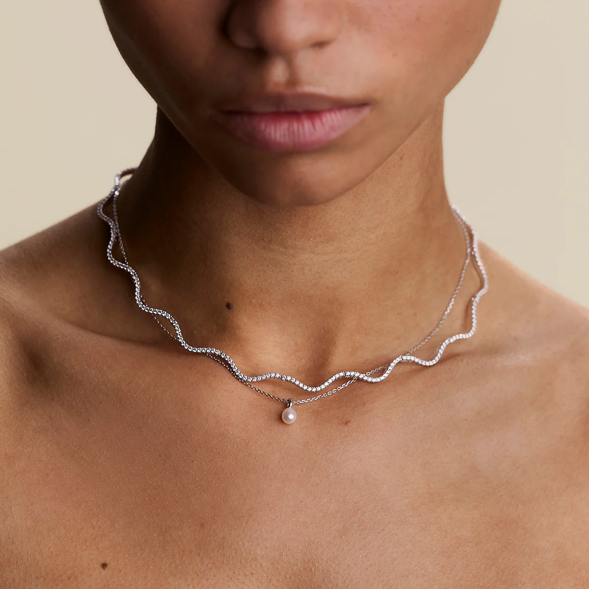 Scalloped Tennis Chain Necklace in Silver - Image 3