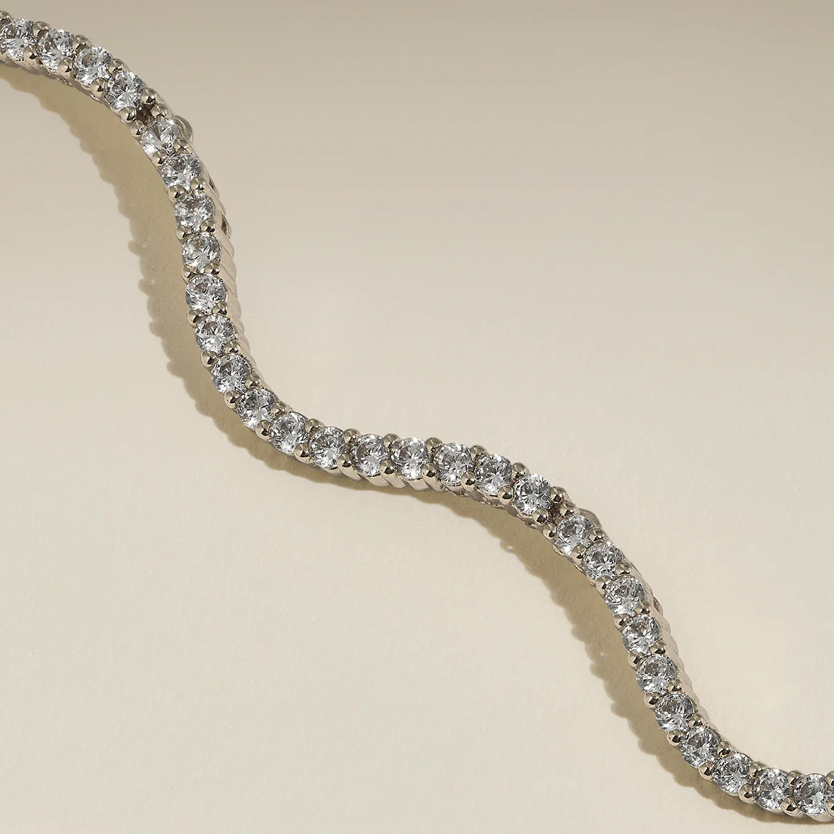 Scalloped Tennis Chain Necklace in Silver - Image 4