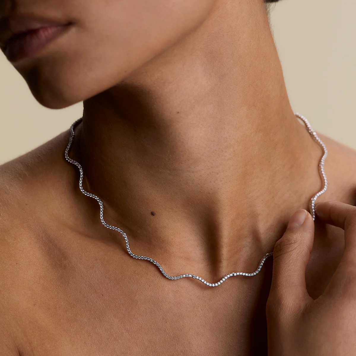 Scalloped Tennis Chain Necklace in Silver - Image 6