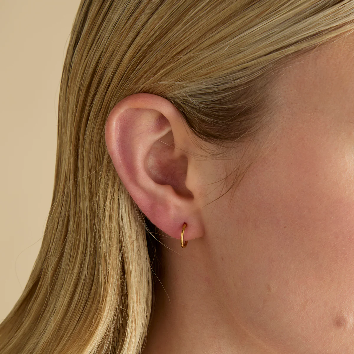 Seamless Titanium Piercing Hoop in Gold - Image 2