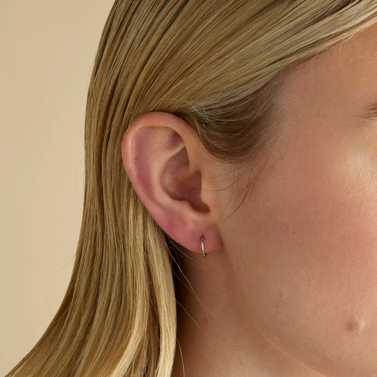 Seamless Titanium Piercing Hoop in Platinum - Image 2