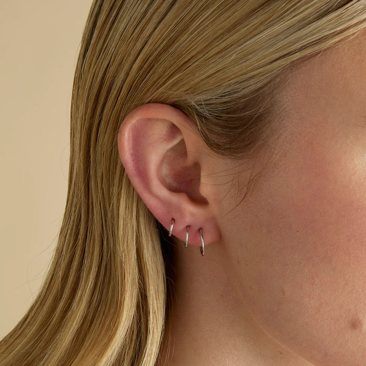 Seamless Titanium Piercing Hoop in Platinum - Image 3