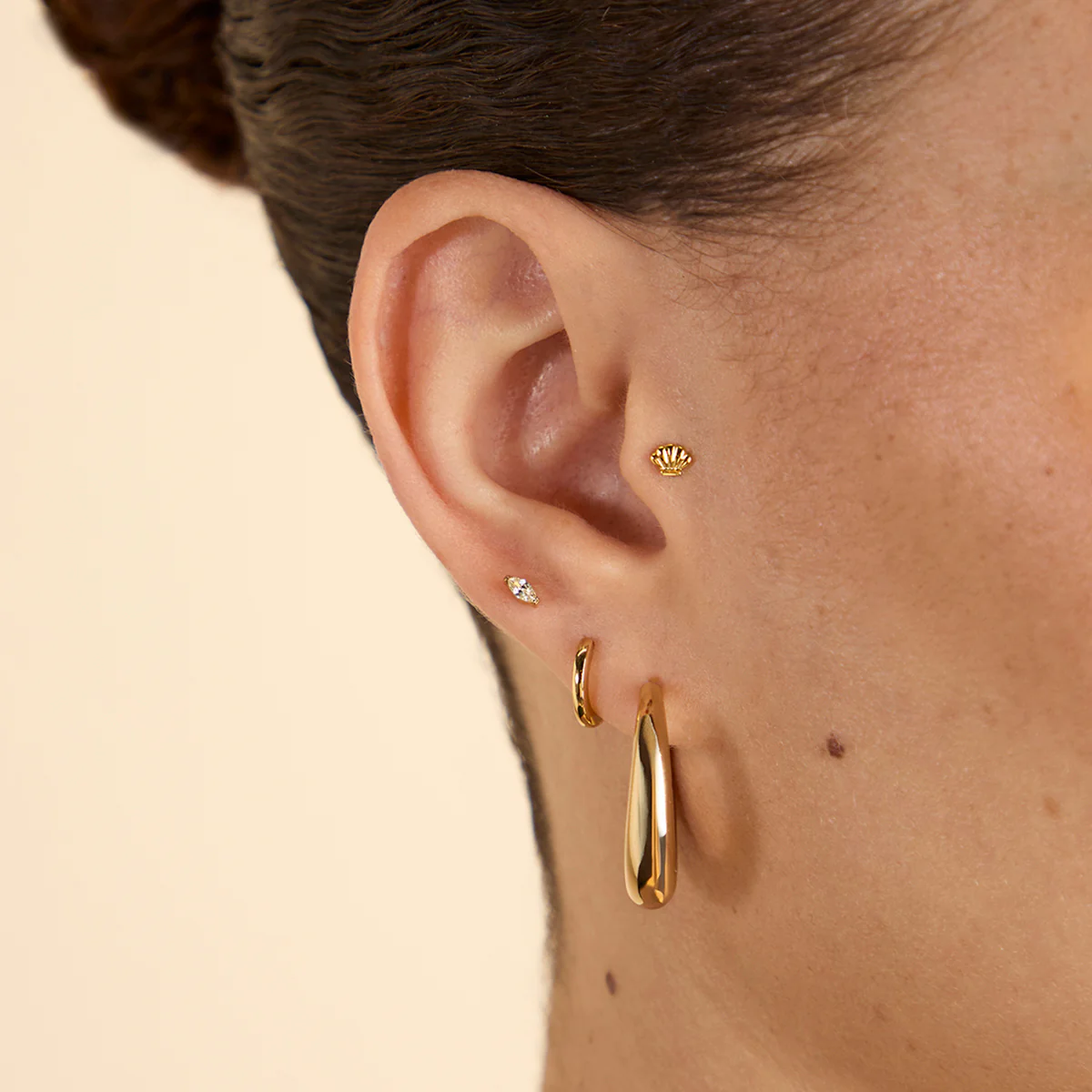 Shell Titanium Piercing Stud in Gold - Image 3