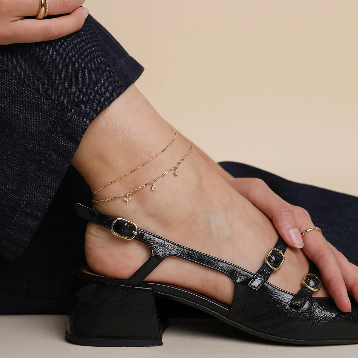 Shoreditch Story Chain Anklet in Solid Gold - Image 3