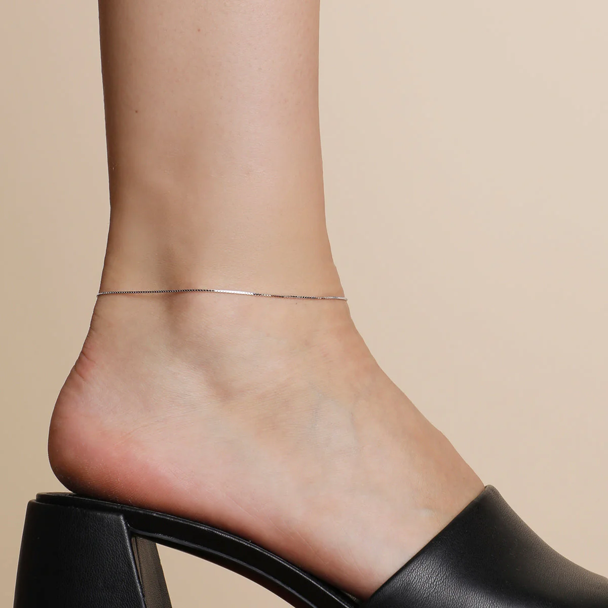 Shoreditch Story Chain Anklet in Solid White Gold - Image 2
