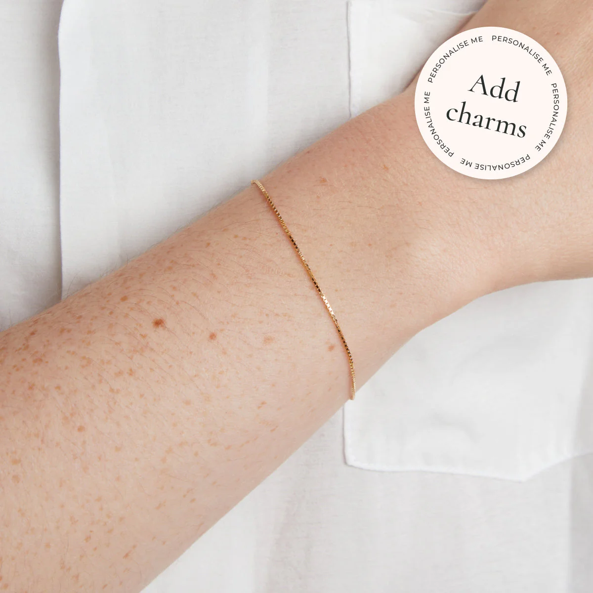 Shoreditch Story Chain Bracelet in Solid Gold - Image 2
