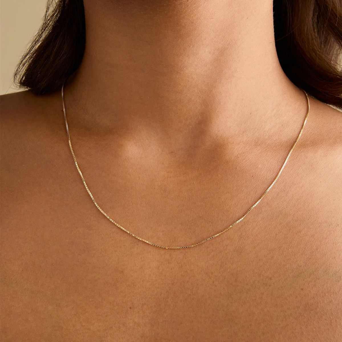 Shoreditch Story Chain Necklace in Solid Gold - Image 2