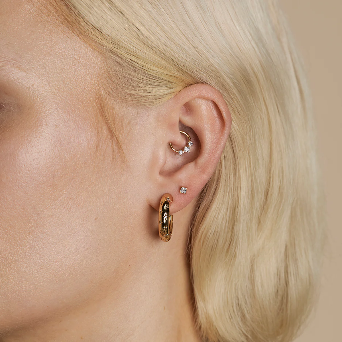 Square Crystal Titanium Piercing Stud in Gold - Image 3