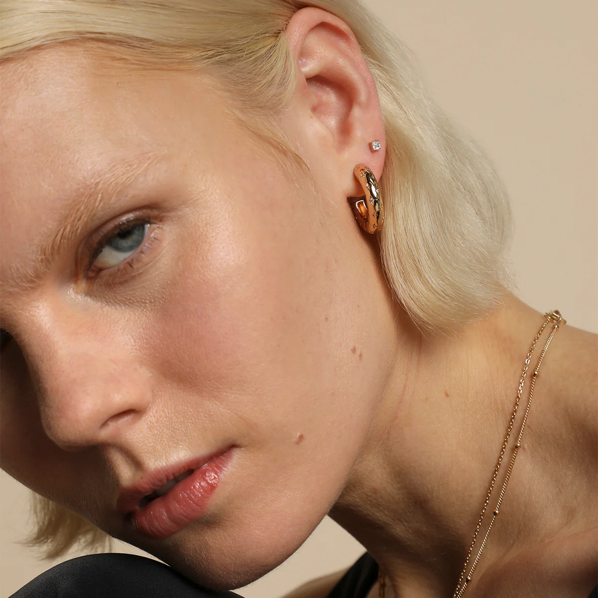 Square Crystal Titanium Piercing Stud in Gold - Image 4