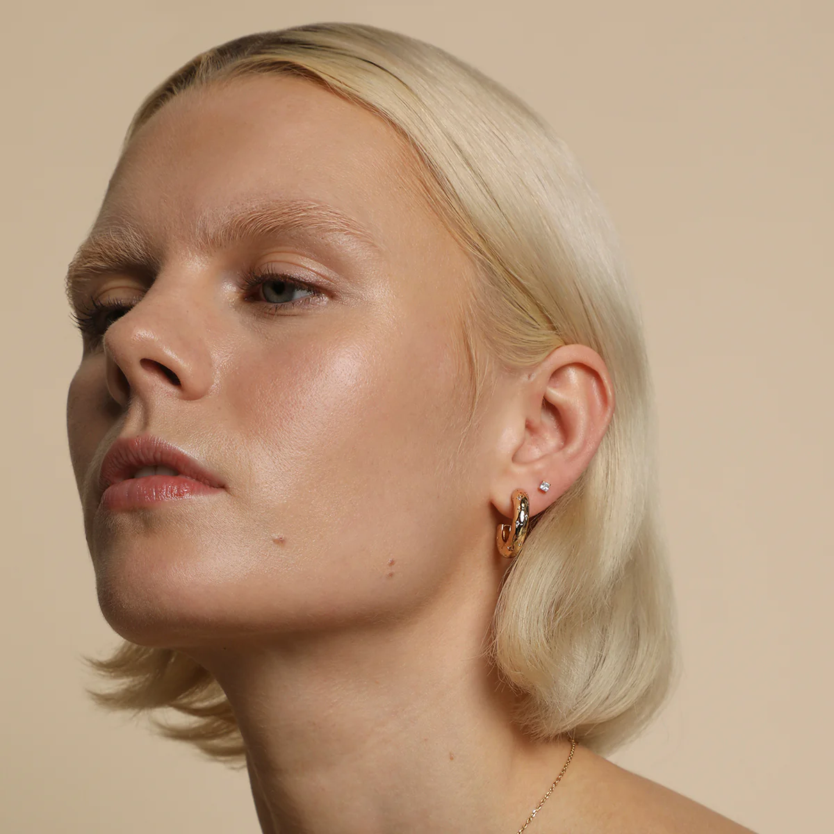 Square Crystal Titanium Piercing Stud in Gold - Image 5