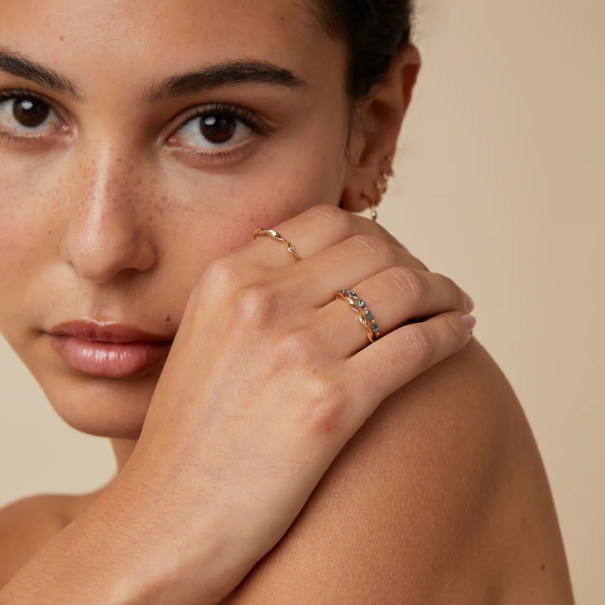 Twist Band Ring in Solid Gold - Image 5