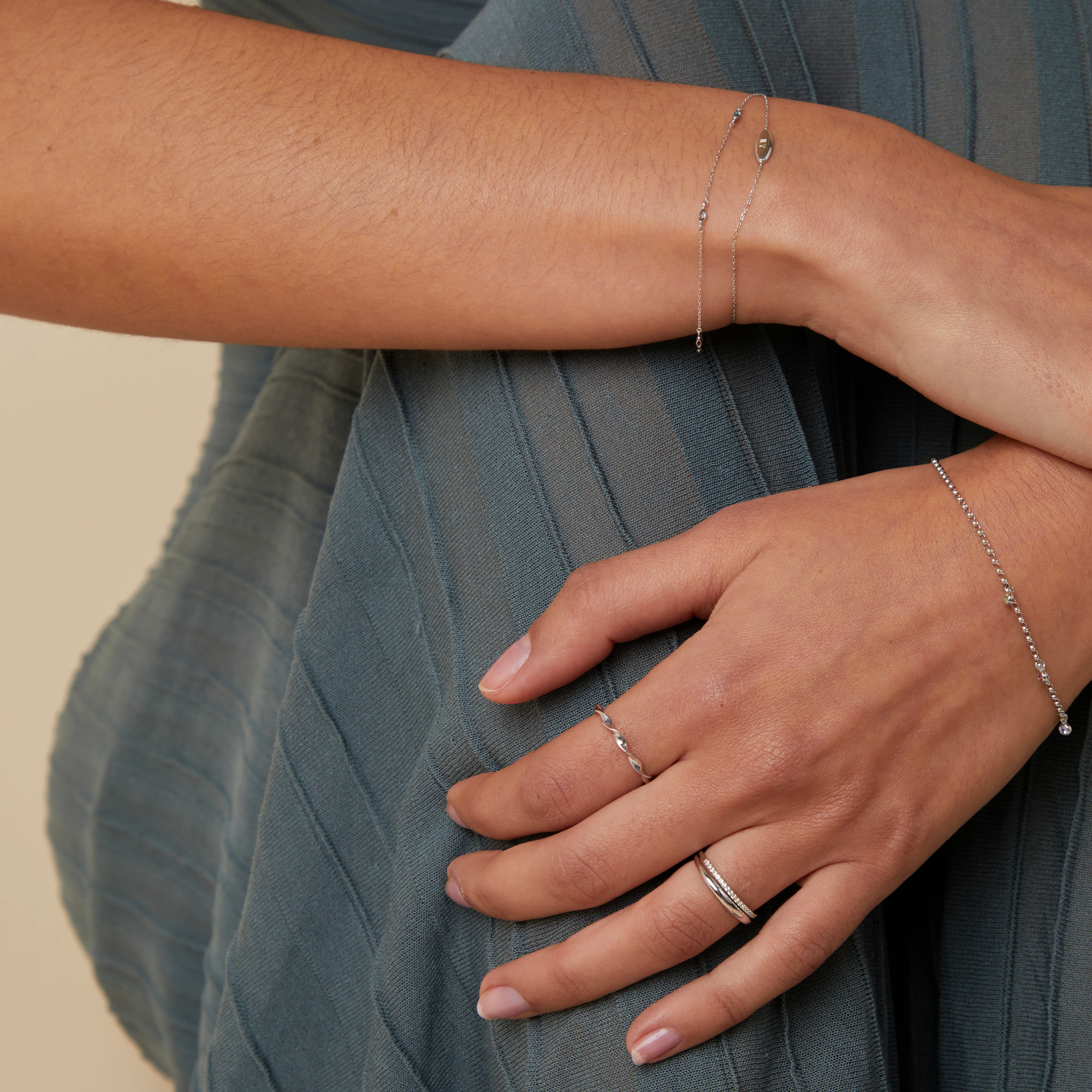Twist Band Ring in Solid White Gold - Image 3
