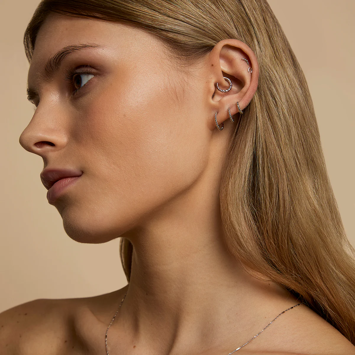 Twisted Rope Seamless Hoop in Solid White Gold - Image 2