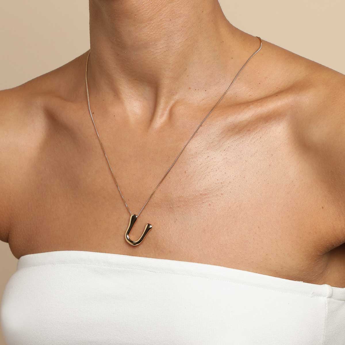 U Initial Bold Pendant Necklace in Gold - Image 2