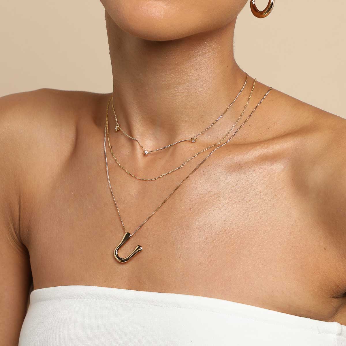 U Initial Bold Pendant Necklace in Gold - Image 3