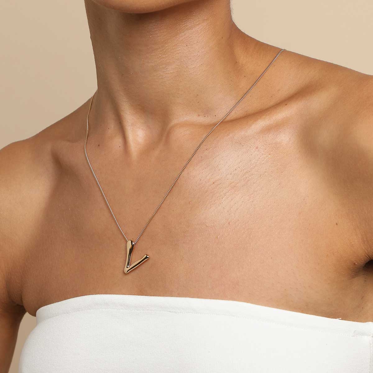 V Initial Bold Pendant Necklace in Gold - Image 2
