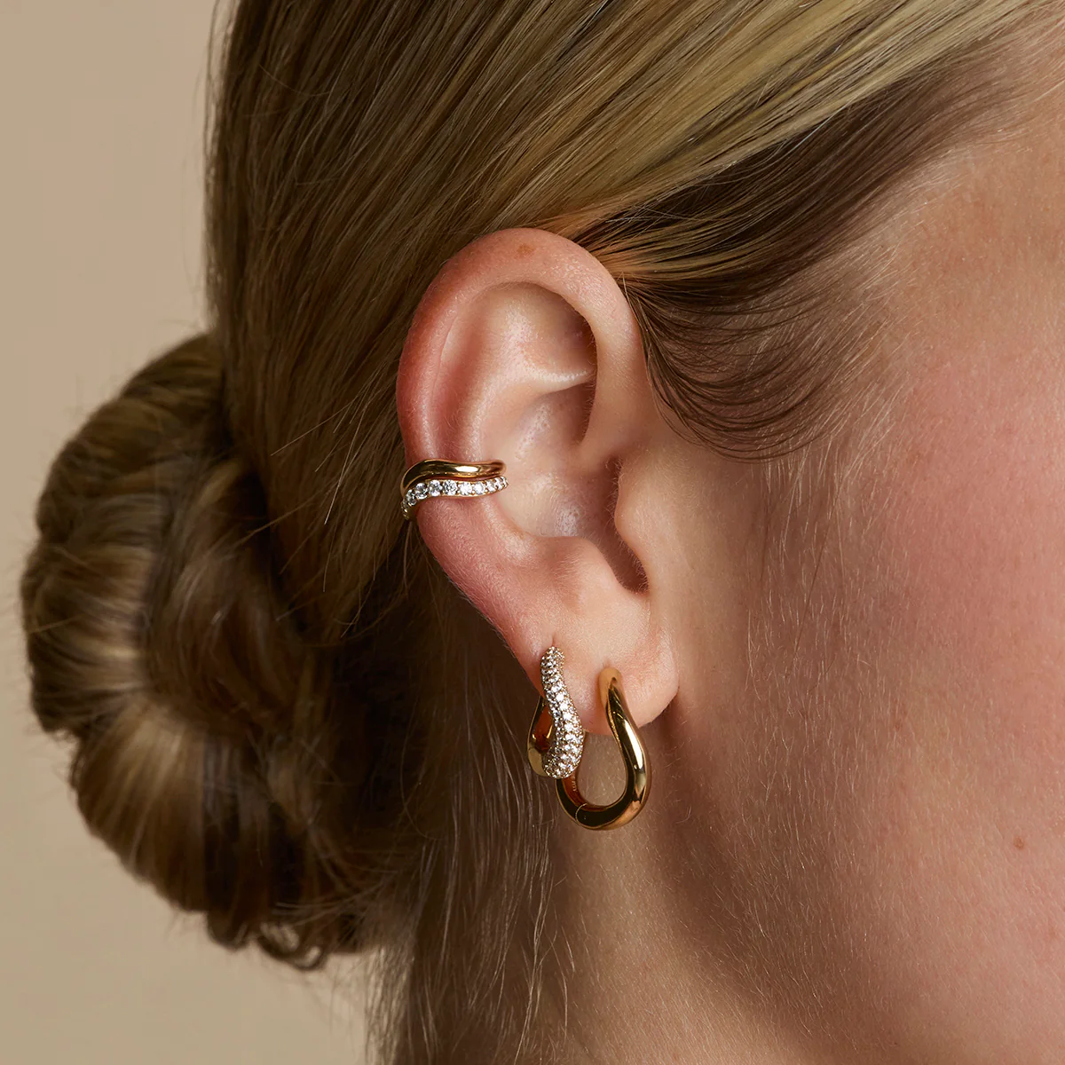 Wave Pavé Crystal Hoops in Gold - Image 4