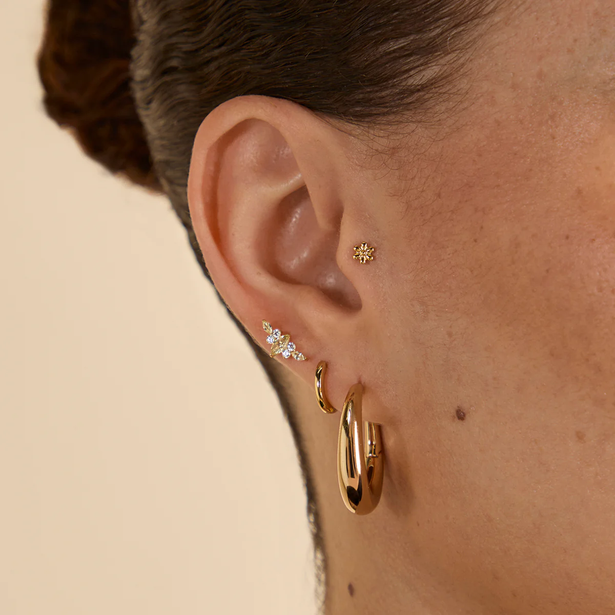 Yellow Cluster Titanium Piercing Stud in Gold - Image 3